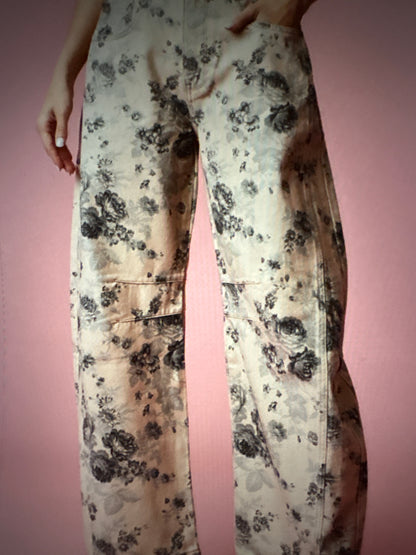 Black Buckle Rose Barrel Jean