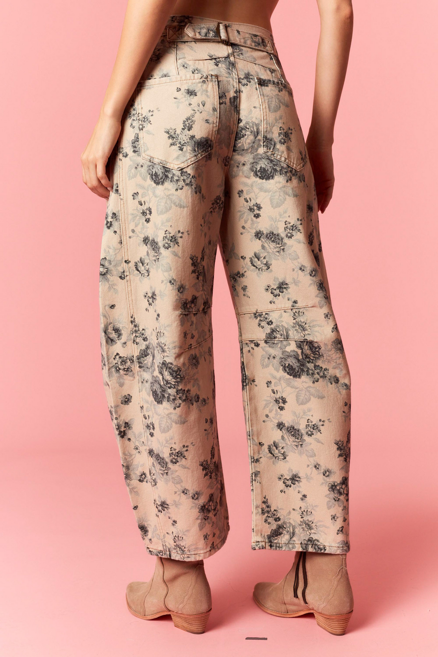 Black Buckle Rose Barrel Jean